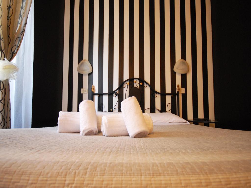 Romadelante Hotel Ngoại thất bức ảnh