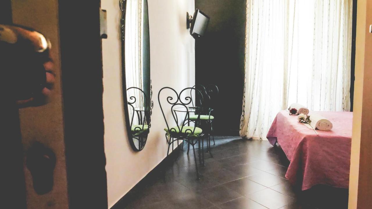 Romadelante Hotel Ngoại thất bức ảnh