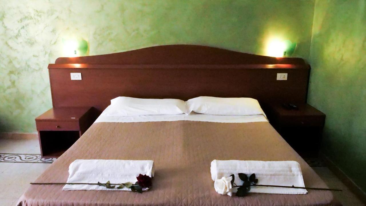 Romadelante Hotel Ngoại thất bức ảnh